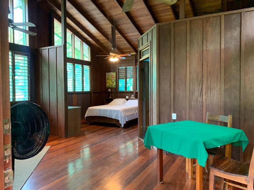 Mal Pais Surf Camp Hotel Playa Santa Teresa  Room photo