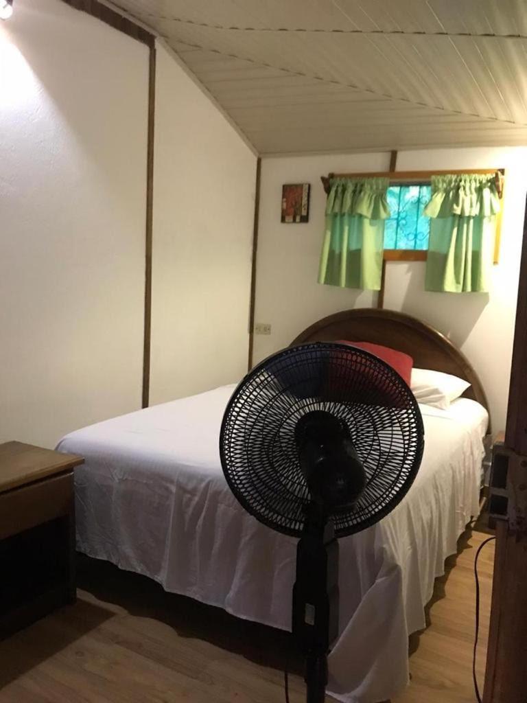 Mal Pais Surf Camp Hotel Playa Santa Teresa  Exterior photo