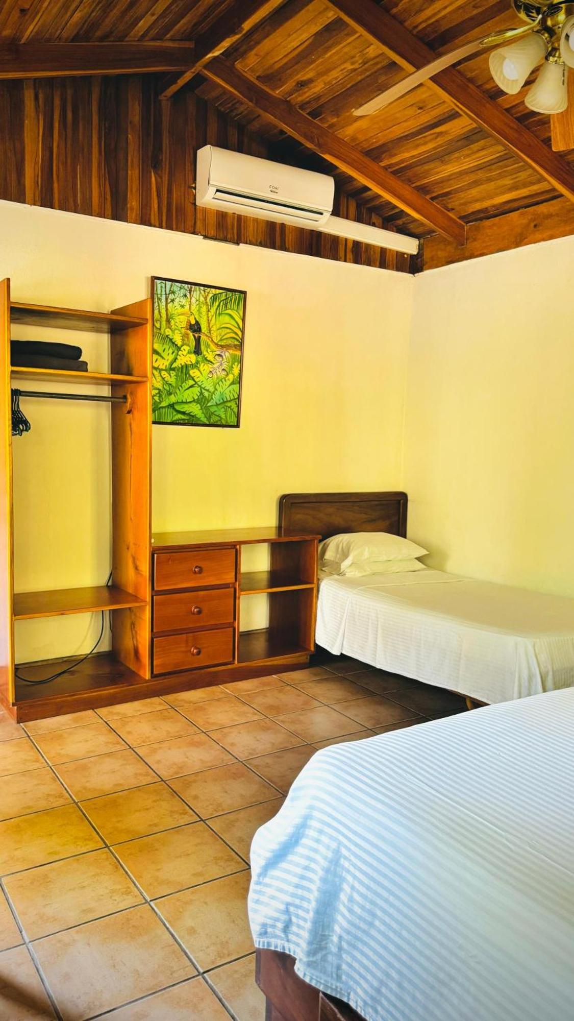 Mal Pais Surf Camp Hotel Playa Santa Teresa  Exterior photo