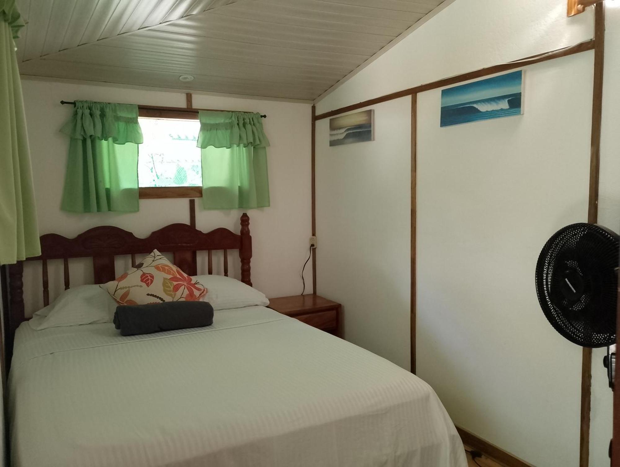 Mal Pais Surf Camp Hotel Playa Santa Teresa  Exterior photo