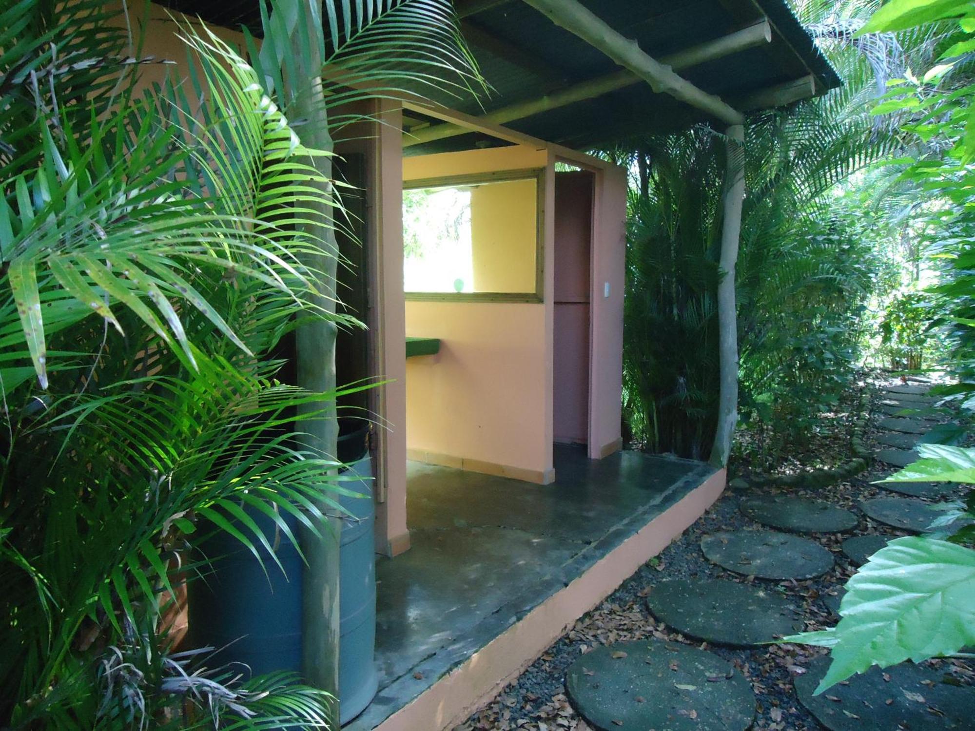Mal Pais Surf Camp Hotel Playa Santa Teresa  Exterior photo